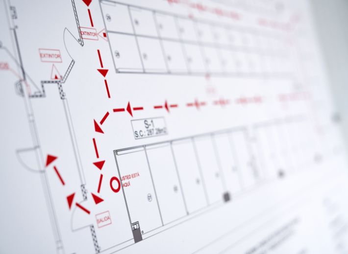 ruta de evacuacion edificio